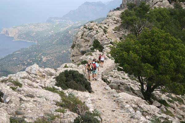 Wandern auf Mallorca: Wanderweg in der Tramuntana-Küste.