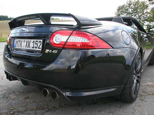 Understatement war gestern - der Jaguar XKR-S ist auffällig, laut und sehr schnell.