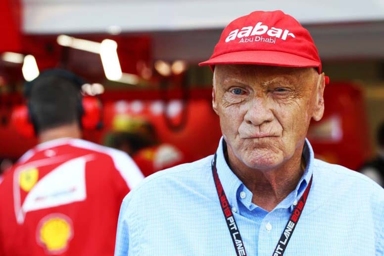Niki Lauda mit verkniffenem Gesicht: Beinahe hätte Nico Rosberg Sebastian Vettel die Pole Position noch weggeschnappt.