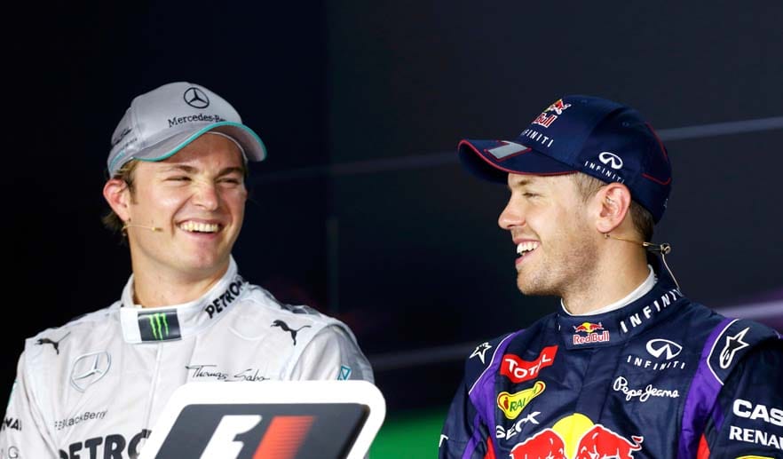 Nico Rosberg (li.) und Sebastian Vettel haben gut lachen. Sie starten beim Rennen in Singapur von den Positionen zwei und eins.