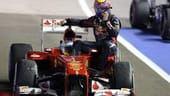 Vettels Teamkollege Mark Webber kommt dagegen ohne seinen Boliden ins Ziel. In der letzten Runde versagt der Red Bull seinen Dienst. Fernando Alonso nimmt den Australier dann im Ferrari mit.