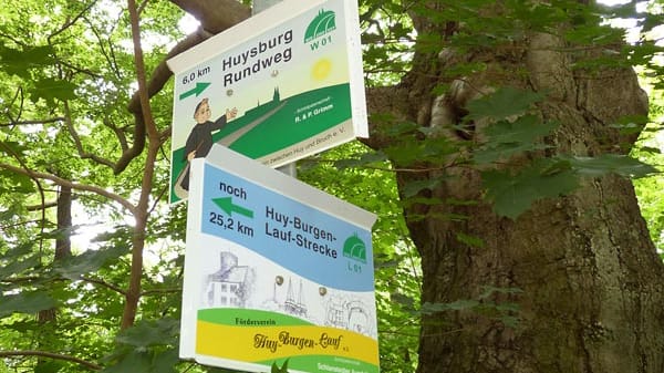 Wandern auf dem Huysburg-Rundweg: Wegbeschilderung.