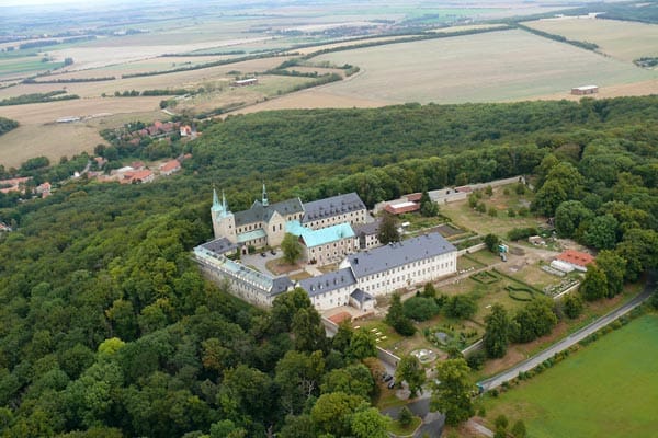 Wandern auf dem Huysburg-Rundweg: Startpunkt Kloster Huysburg.