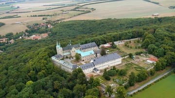 Wandern auf dem Huysburg-Rundweg: Startpunkt Kloster Huysburg.