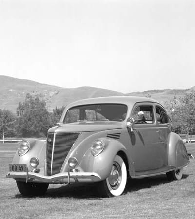 Edsel Fords Liebe zum Design ist besonders auch am Lincoln Zephyr der dreißiger Jahre sichtbar.