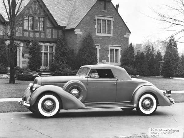 Ausgerechnet zu Beginn der großen Weltwirtschaftskrise begannen die amerikanischen Hersteller von Luxuswagen ihre "cylinder wars ". Jeder wollte den größten Motor mit den meisten Zylindern bauen. Lincoln führte 1931 die K-Serie und im Jahr darauf einen Zwölfzylinder ein. Zu den schönsten amerikanischen Autos überhaupt zählt dieser Lincoln-Roadster mit Zwölfzylinder und einer Karosserie des Herstellers LeBaron aus dem Jahr 1936.