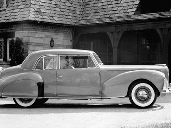 Der erste Lincoln Continental, gebaut bis 1948, war Amerikas letzter Zwölfzylinder.
