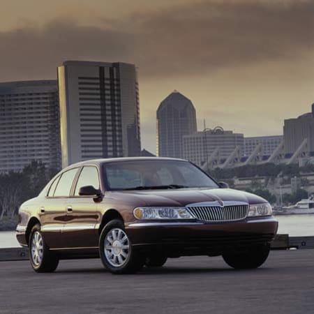 Die letzte Lincoln Continental-Limousine der neunten Generation wurde bis 2002 gebaut.