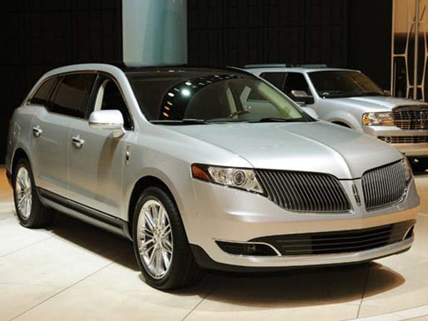 Lincoln MKT: Mit 5,20 Metern Länge für die USA kein großes SUV.