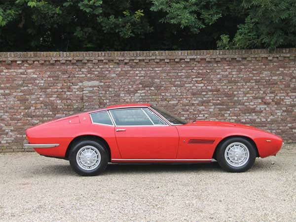 Schönheit braucht Platz: Der Maserati Ghibli ist so lang und breit wie eine Mittelklasse-Limousine, aber ein reiner Zweisitzer.