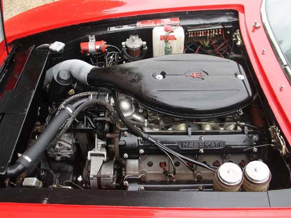 Unter der lang gestreckten Motorhaube des Maserati Ghibli grollte ein V8-Motor mit 4,7 oder 4,9 Litern Hubraum.