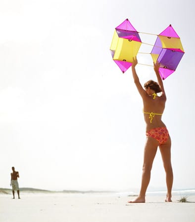 Ein kleiner Tipp von wanted.de: Drachensteigen mit der Liebsten, ob am Strand im Urlaub oder der Nordseeküste oder jetzt im Herbst am Stadtrand, macht gleich doppelt viel Spaß. Ein kleiner Tipp von wanted.de: Drachensteigen mit der Liebsten, ob am Strand im Urlaub oder der Nordseeküste oder jetzt im Herbst am Stadtrand, macht gleich doppelt viel Spaß.