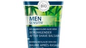 Das erfrischende Aftershave Balsam (von Lavera über Dozglas um 5 Euro) reinigt und beruhigt Ihre Haut nach der Rasur.