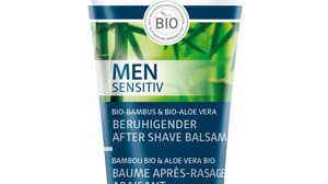 Das erfrischende Aftershave Balsam (von Lavera über Dozglas um 5 Euro) reinigt und beruhigt Ihre Haut nach der Rasur.