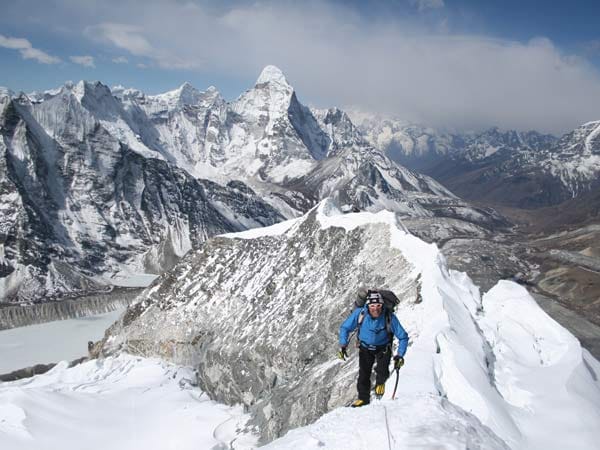 Simone Moro: Bergsteiger am Everest.