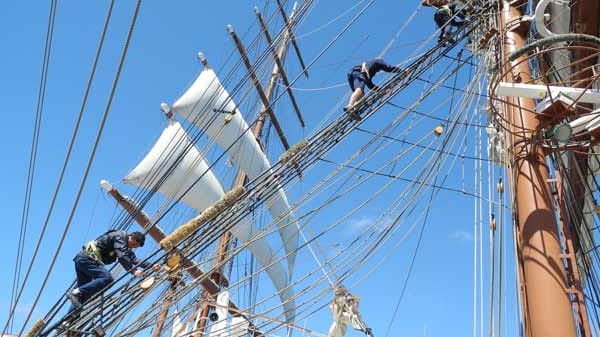 Auf der "Sea Cloud II" genießt man exklusives Segelflair, allerdings muss dafür auch mal der Kurs geändert werden.