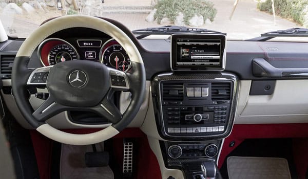 Den G 63 AMG 6x6 bietet Mercedes ausschließlich mit einer Vollausstattung an - lediglich die Farbgestaltung liegt noch in den Händen der künftigen Besitzer.
