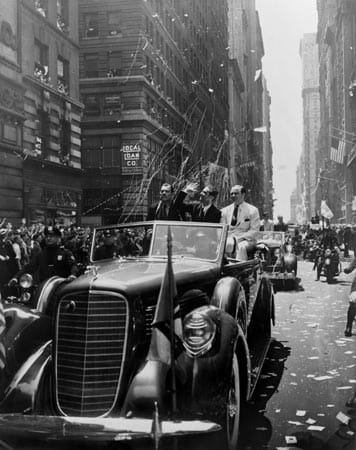 Die Stadt New York bereitete Hughes daraufhin einen rauschenden Empfang, er wurde im offenen Straßenkreuzer in einem Triumphzug über den Broadway gefahren.
