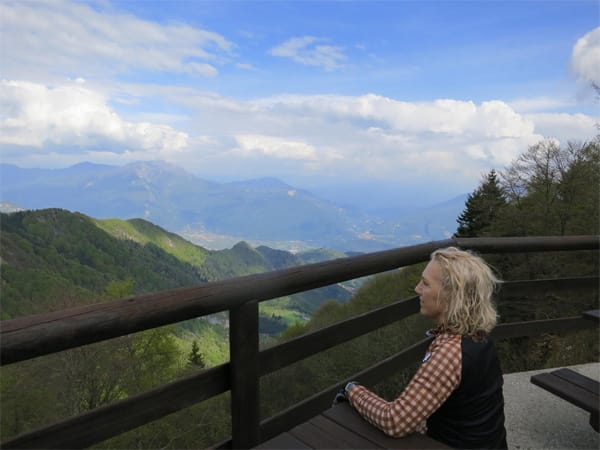 Trentino / Italien: Ausblick vom Rifugio Pernici auf das Sarcatal.