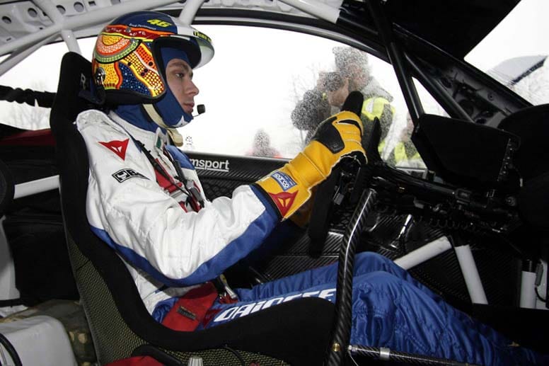 Auch auf vier Rädern ist Rossi schnell unterwegs, wie hier bei einem Rallye-Einsatz. Lange hielten sich auch die Gerüchte um einen Einstieg in die Formel 1.
