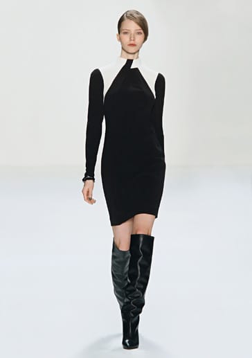 Overknee-Stiefel sollten mit schicken Outfits kombiniert werden. Rena Lange macht dies vor.