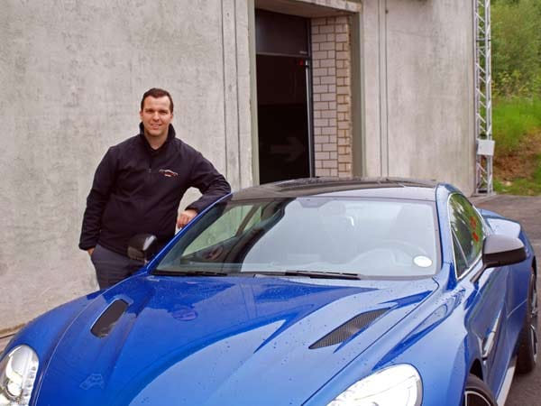 wanted.de Autor Christian Sauer testete den 573 PS starken Aston Martin Vanquish.