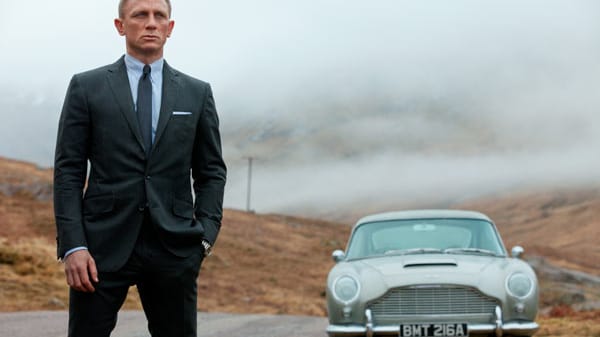 Auch James Bond Darsteller Daniel Craig war bei der großen 100-Jahr-Feier am Nürburgring mit dabei. In "Skyfall" fuhr er eine rollende Legende – den Aston Martin DB5.