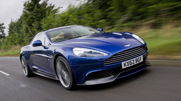 Der Aston Martin Vanquish ist mit 573 PS zwar alles andere als untermotorisiert, aber dennoch ist er eher ein Super-GT, statt ein Supersportwagen. Zum Rasen ist er auch viel zu schade.