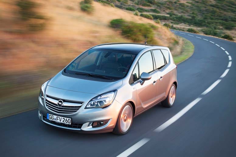 Neu ist auch die nach oben gebogene Chromspange, die Opel bereits in neuen Modellen wie dem Cabrio Cascada einsetzt.