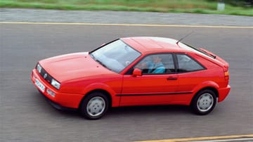 Im Oktober 1988 kam der VW Corrado auf den Markt. Auch wenn ihm kein überragender Erfolg beschieden war, brachte der VW-Sportler die Marke voran.