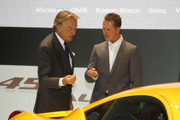 Michael Schumacher, hier ebenfalls mit di Montezemolo, urteilte über die Werte von Ferrari: "Sie entspringen der Leidenschaft für Motoren und Autos, sowohl unter denjenigen, die sie bauen, als auch unter denjenigen, die sie bewundern."