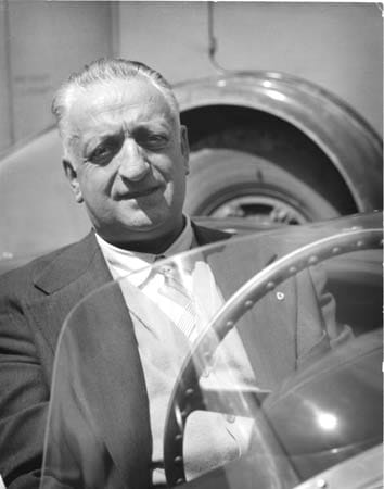 Ursprünglich wollte Enzo Ferrari Operntenor werden, Sportjournalist – oder Rennfahrer. Nach dem ersten Weltkrieg heuerte er bei den Costruzioni Meccaniche Nazionali (CMN) an, einem Mailänder Auto-Hersteller. Ferrari wurde dort Testfahrer und durfte an Rennen teilnehmen.