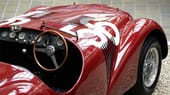 1947 wurde die Ferrari S.p.A. gegründet – jetzt baute sie eigene Autos. Das erste Erfolgsmodell wurde der Typ 125, der sich auch als Straßensportwagen eignete. Durchsetzt von langen Durststrecken erzielte die Scuderia immer wieder Rennerfolge. Doch die Straßenautos wurden zum Luxussymbol – reiche Amateure erkauften sich damit den Traum vom Profi-Renner. Ein Ferrari gilt heutzutage als das Statussymbol schlechthin.