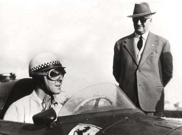 Enzo Ferrari bei einer Testfahrt des deutschen Fahrers Wolfgang von Trips in Monza.