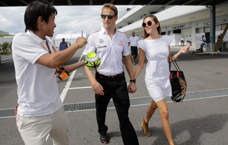 Ebenfalls mit Freundin im Schlepptau: Jenson Button von McLaren.