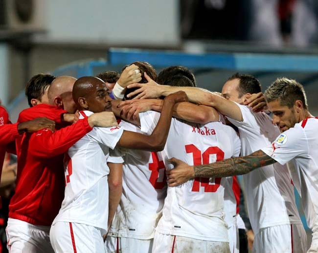 Hitzfeld brachte die Mission erfolgreiche WM-Qualifikation mit den Eidgenossen in Albaniens Hauptstadt Tirana zu einem erfolgreichen Abschluss. Durch ein 2:1 (0:0) sorgten die Schweizer in der Gruppe E schon vor ihrem abschließenden Spiel gegen Slowenien für klare Verhältnisse.