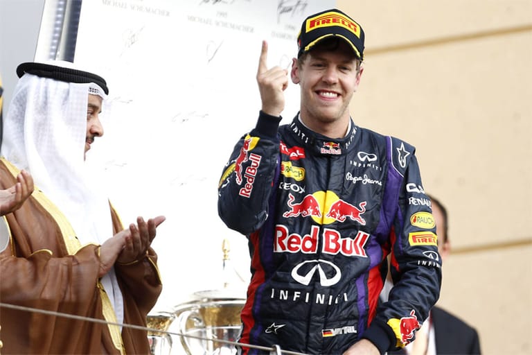 Bahrain: In der Wüste läuft dann wieder alles nach Plan für Vettel. Keiner kann ihm folgen. Alonso wird nach einem Defekt nur Achter.