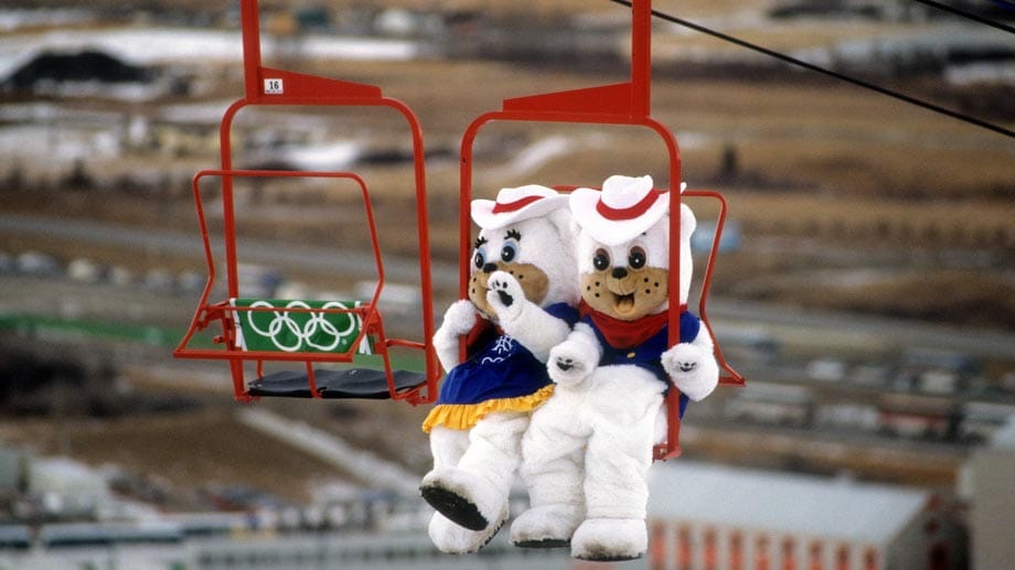 Olympia 1988 in Calgary: Hidy und Howdy testen den neuen Skilift.