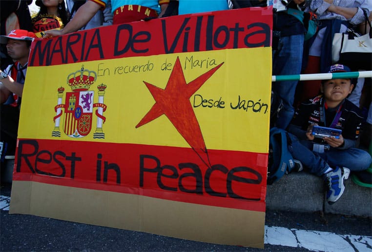 In Gedanken sind die Fans auch bei der verstorbenen Rennfahrerin Maria de Villota.