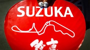 Rennsonntag auf dem Suzuka International Racing Course - dieser Fan hat die Strecke sogar auf seine Nägel lackiert.