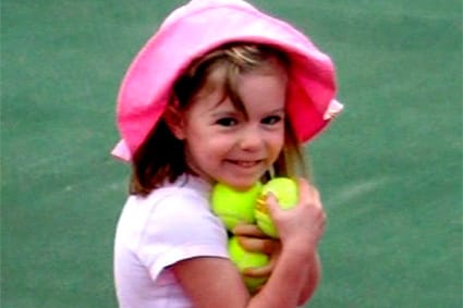 3. Mai 2007: Madeleine verschwindet aus einer Ferienwohnung im portugiesischen Praia da Luz. Ihre Eltern, ein britisches Ärzte-Paar, hatten sie und ihre zwei Geschwister zu Bett gebracht und sich aus der Unterkunft entfernt, um unweit zu Abend zu essen.
