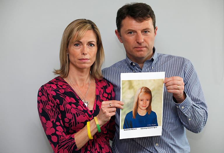 7. Mai 2007: Madeleines Eltern, Kate und Gerry McCann, wenden sich an das britische Fernsehen und flehen mögliche Entführer an, ihr Kind freizulassen. Es ist der Start einer beispiellosen Medienkampagne auf der Suche nach dem vermissten Kind.