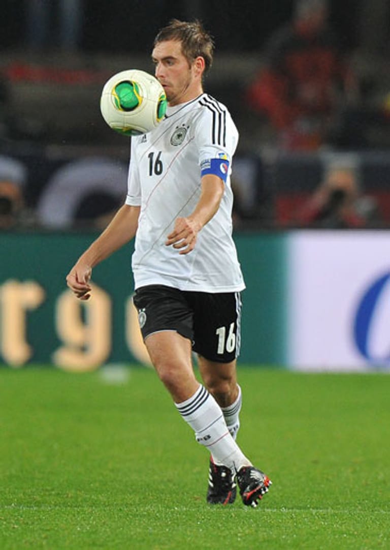 Philipp Lahm bringt es auf 113 Länderspiele. Nach dem WM-Triumph 2014 in Brasilien trat der Kapitän der Nationalmannschaft überraschend zurück, sonst wären sicher noch einige Partien im DFB-Trikot hinzu gekommen.