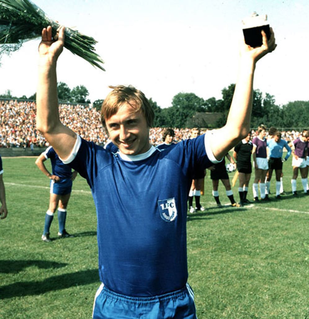 Joachim Streich hält gleich mehrere Rekorde: Er ist ewiger Oberliga-Rekordtorschütze mit 229 Toren, Rekordnationalspieler der DDR mit 102 A-Länderspielen und A-Länderspiel-Rekordschütze mit 55 Treffern.