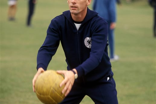 Nach einer eher mäßig erfolgreichen Spielerkarriere in Ober- und Regionalliga startet Udo Lattek 1965 seine Trainerlaufbahn. Der erfolgreichen Ausbildung zum Fußball-Lehrer folgt sein erster Job als DFB-Jugendnationaltrainer.