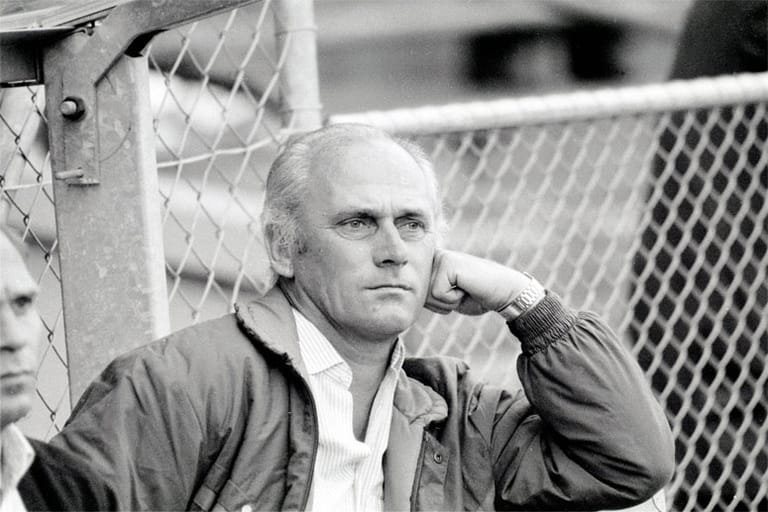 1991 kehrt Lattek zum Fußball zurück. In der Folgezeit ist er unter anderem als Technischer Direktor für den 1. FC Köln und ein halbes Jahr als Cheftrainer des FC Schalke 04 tätig.