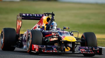 Red Bull: Sebastian Vettel, der kurz vor seinem vierten WM-Titel in Serie steht, hat einen Vertrag bis 2015. Mark Webber verlässt das Team und fährt 2014 Sportwagen für Porsche. Sein Nachfolger ist Daniel Ricciardo.