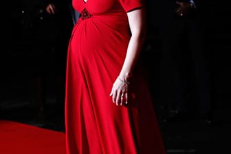 Im Oktober 2013 zeigte sich Kate Winslet hochschwanger auf dem roten Teppich in London. Sie erwartet ihr drittes Kind von Ehemann Ned RocknRoll.