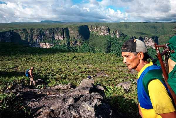 Expedition auf dem Hochplateau vor dem höchsten Wasserfall Brasiliens.