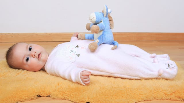 Der Klassiker im Bereich Babykleider - der Strampler Der Klassiker im Bereich Babykleider - der Strampler